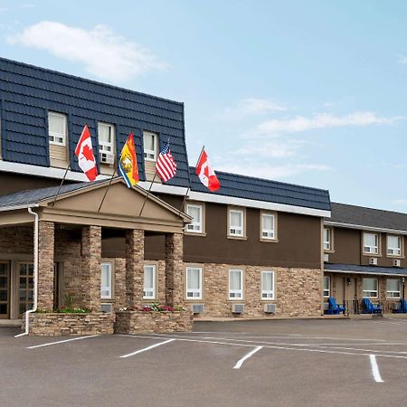 Days Inn By Wyndham Fredericton Exteriör bild