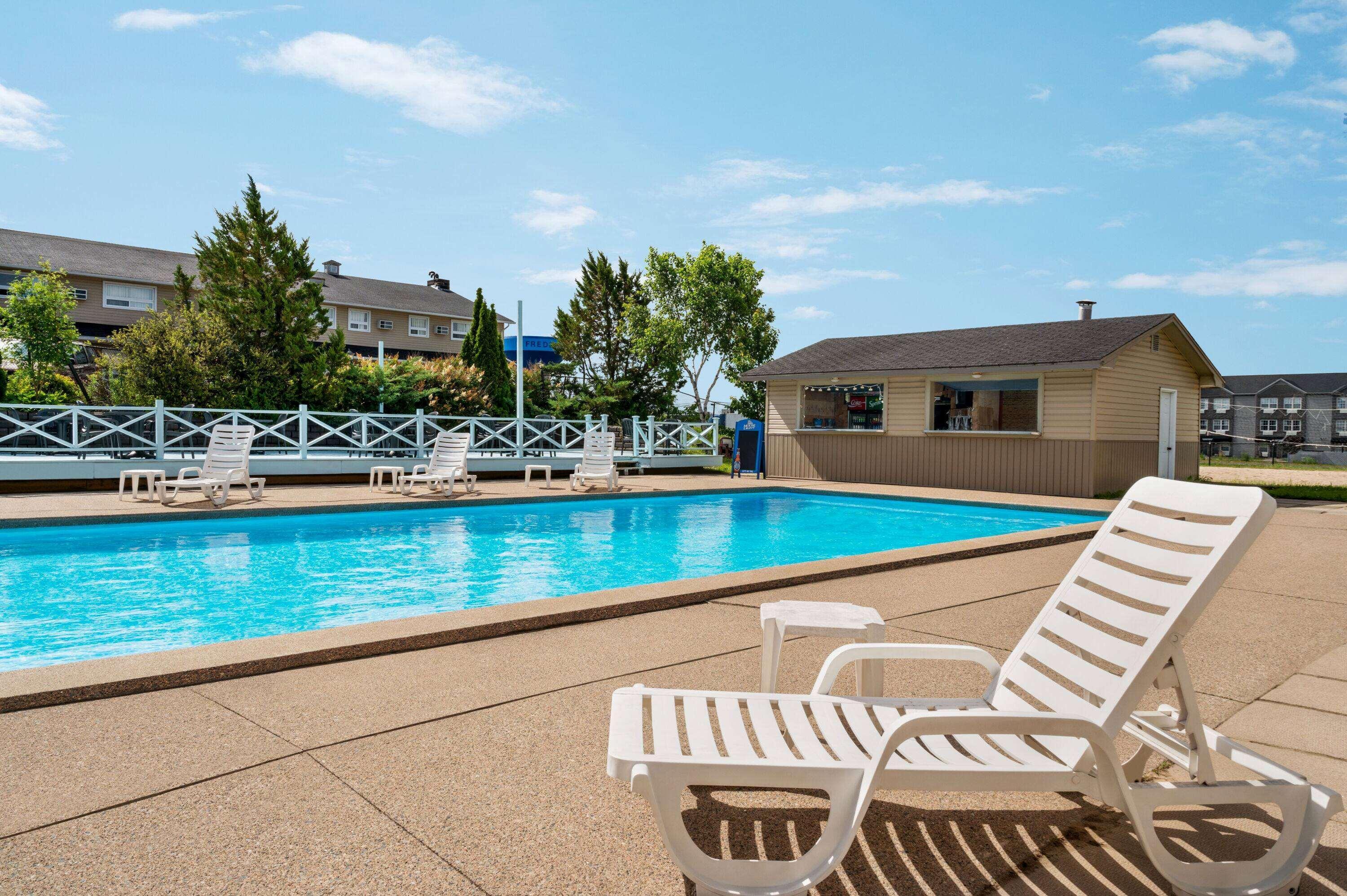 Days Inn By Wyndham Fredericton Exteriör bild