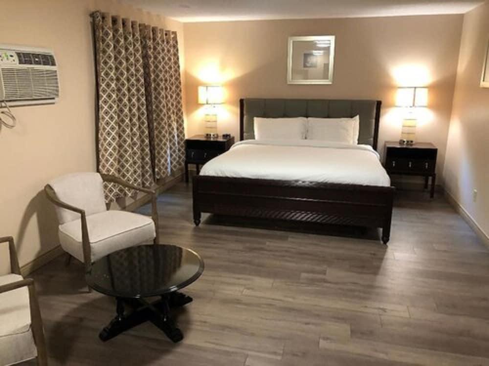 Days Inn By Wyndham Fredericton Exteriör bild